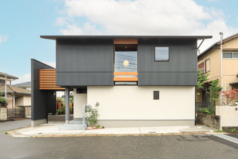 庭とつながり、日常を楽しむ住まい